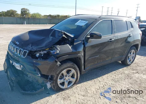 2024 Jeep Compass Latitude 4X4 z USA, uszkodzony, nr VIN 3C4NJDBN1RT606944